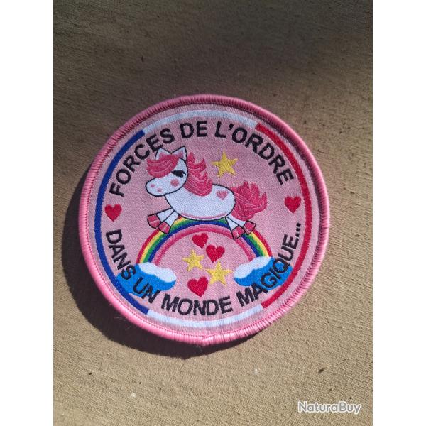 Patch ecusson force de l'ordre dans un monde magique. Pour Collectionneur