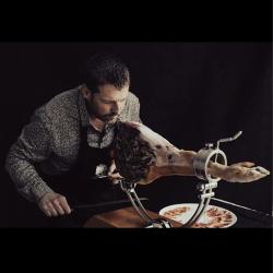 Jambon entier Noir de Bigorre avec support et couteau