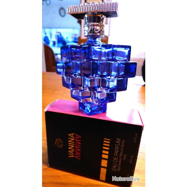 1 FLACON DE PARFUM PLEIN AU 2 TIERS, EVAPORE DANS LE FLACON = 1TIERS POUR COLLECTION OBJETS DIVERS