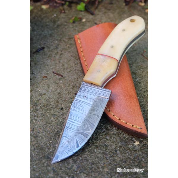 Couteau Skinner de Poche Lame Acier Damas 256 Couches Manche Os Etui Cuir Fab Artisanale