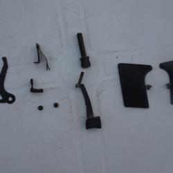 Pi&egrave;ces d&eacute;tach&eacute;es du pistolet le Fran&ccedil;ais