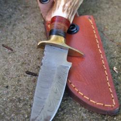 Couteau Skinner Damas Lame Acier 256 Couches Manche Bois de Cerf Fabr Artisanale Etui Cuir 02