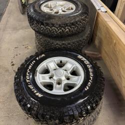 Vend jantes alu et pneus