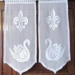 Cygnes et fleur de Lys. Rideaux brise-vue crochet fait main.Neufs.