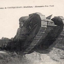 Carte postale ancienne - Camp de Co&euml;tquidan, manoeuvre d'un tankt -N&deg;8963