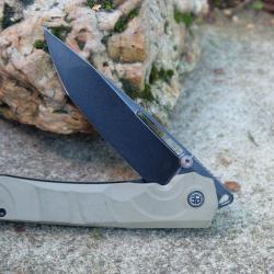 Couteau Petrified Fish PFP11 Ripple Lame Acier 14C28N PVD Black Manche Khaki G10 Linerlock