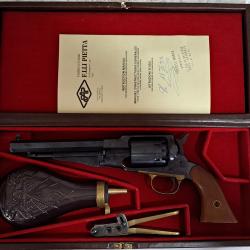 vend coffret contenant une r&eacute;plique de revolver &agrave; poudre noire Remington 1858 New Army