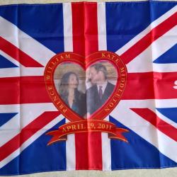Drapeau offert par le journal Anglais The Sun Mariage du Prince William et de Kate Middleton