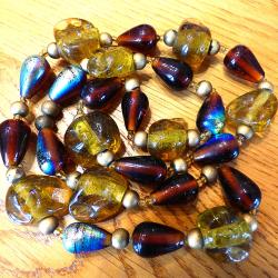 SUPERBE COLLIER VINTAGE 1915//1935// EN PIERRES ET PERLES FANTAISIES AVEC NUANCES D'AMBRE ET D'OPALE