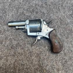 Tr&egrave;s jolie revolver BULLDOG 320