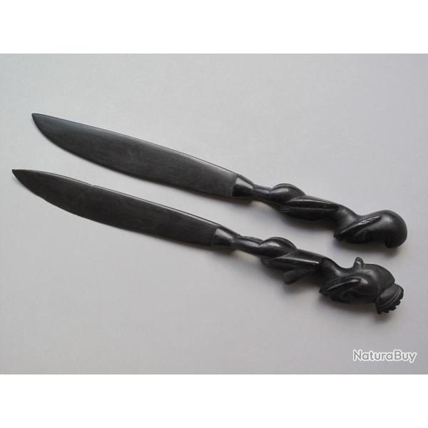 Couple de coupe-papiers sculpt�s en �b�ne massif