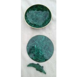 SUPERBE  GRAND BOL    , DESSOUS DE PLAT  ET  CROCODILE  EN MALACHITE NATURELLE  .