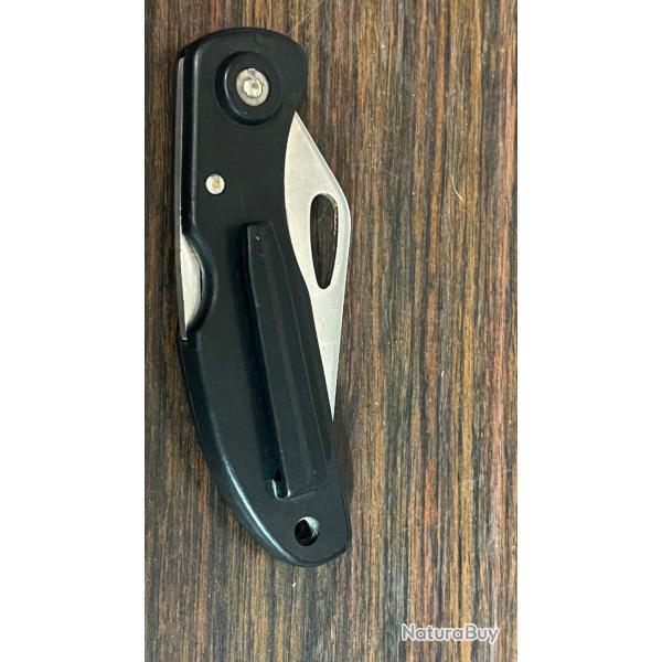 Couteau style spyderco de marque Sharp Eagle