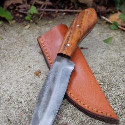Couteau Skinner Lame Clip Point Acier Carbone 1075 Manche Bois Etui Cuir Fabrication Artisanale