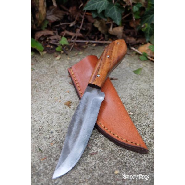 Couteau Skinner Lame Clip Point Acier Carbone 1075 Manche Bois Etui Cuir Fabrication Artisanale