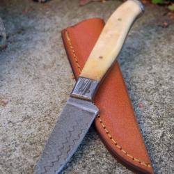 Stylet Couteau de Rando Cuisine Damas Lame 256 Couches Manche Os/Damas Fab Artisanale Etui Cuir 00