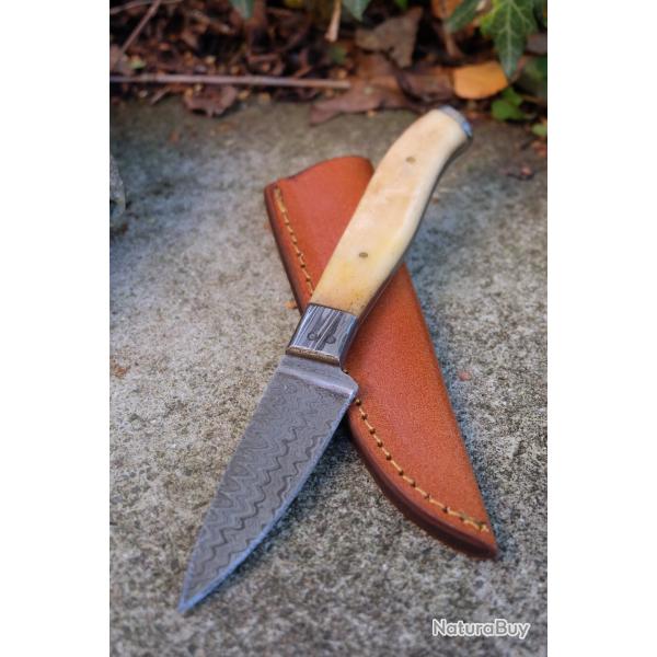 Stylet Couteau de Rando Cuisine Damas Lame 256 Couches Manche Os/Damas Fab Artisanale Etui Cuir 00