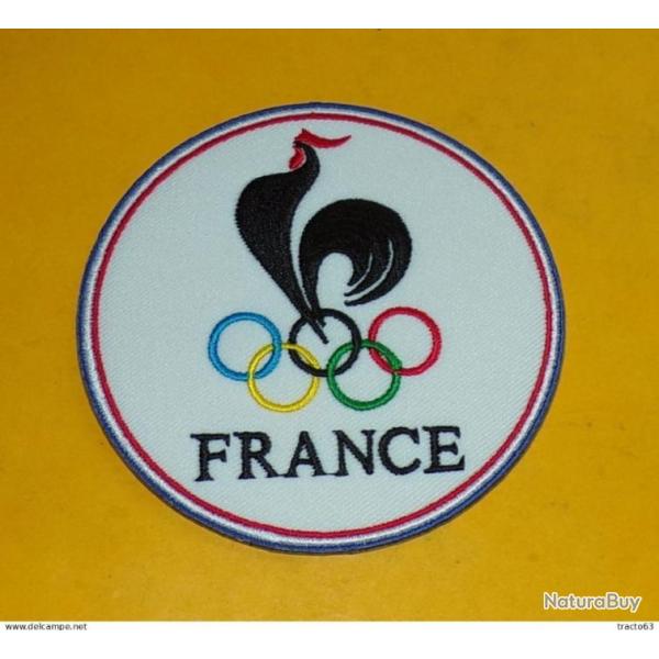 TISSU PATCH :� JEUX OLYMPIQUES FRANCE 2024� , DIAMETRE�9�CM , BON ETAT VOIR PHOTO . POUR TOUT RENSEI