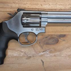 Revolver Smith et Wesson 617-6 4" calibre 22LR excellent &eacute;tat