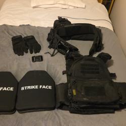 Kit Monolith Russe Porte plaque+ceinture et masque &agrave; gaz AVEC PLAQUES ET TOUT EQUIPE