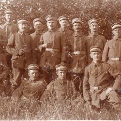 Carte postale ancienne repr&eacute;sentant un groupe de soldats allemands -N&deg;8978