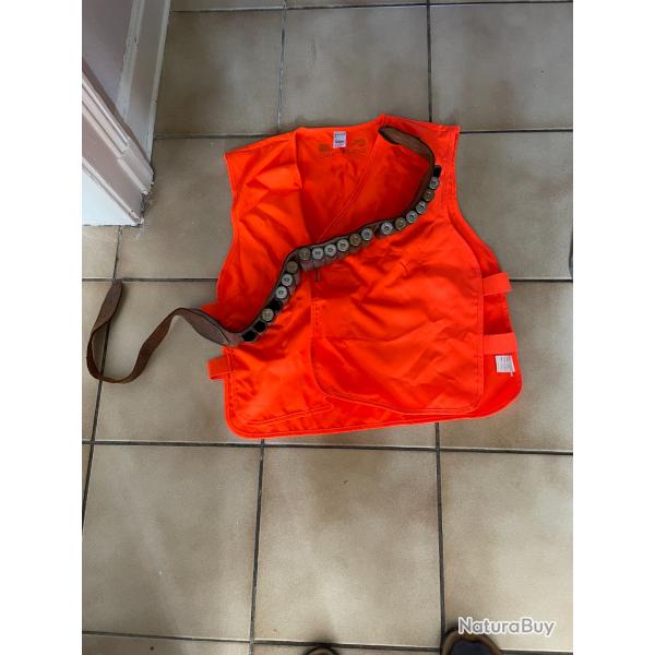Ceinture de chasse et balles calibre 12 et gilet de s�curit�
