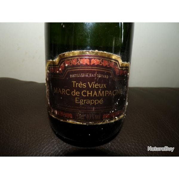 UNE BOUTEILLE DE TRES VIEUX MARC DE CHAMPAGNE