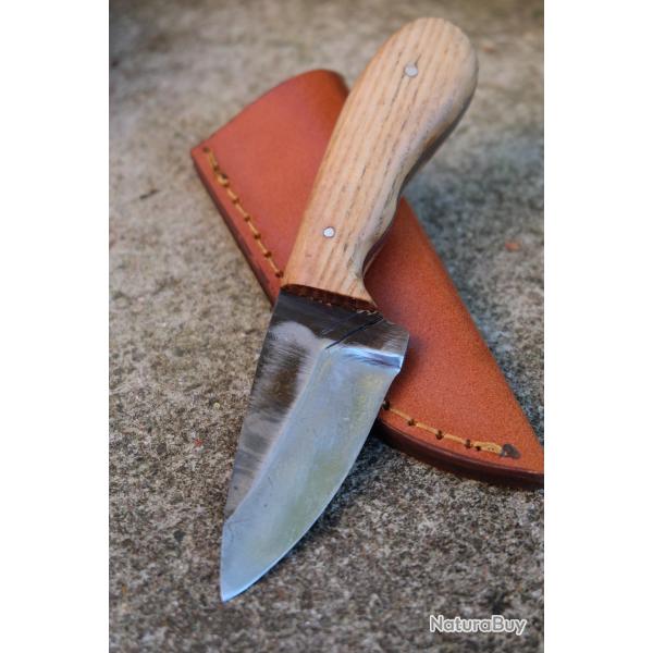 Couteau Bushcraft Lame Drop Point Acier Carbone 1075 Manche Bois Olivier Etui Cuir Fab Artisanale 01