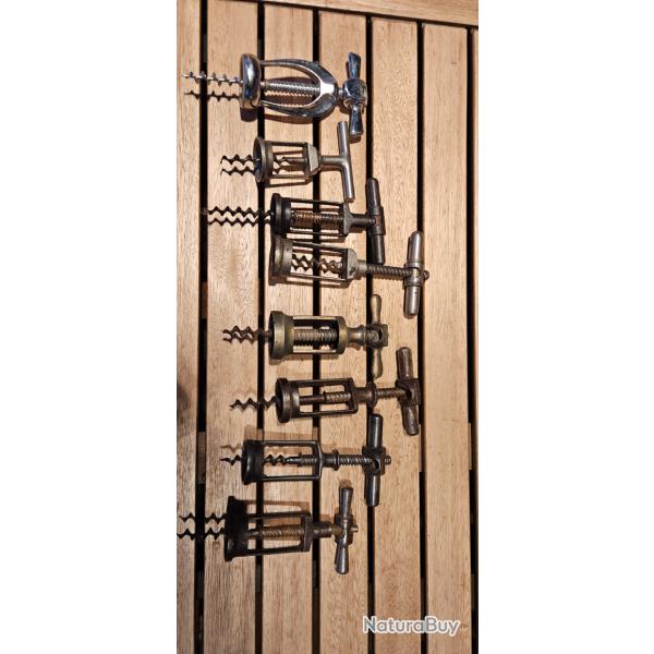 Lot de 8 anciens tire-bouchons m�caniques � cage et tige filet�e, mod�les vari�s
