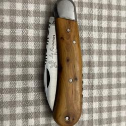 vends couteau pliant  joli guillochage cran forc&eacute; le pionnier futuriste.