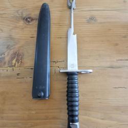 Ba&iuml;onnette suisse barbecue Wenger M57, con&ccedil;ue pour fusil d'assaut suisse FASS 57 avec fourreau