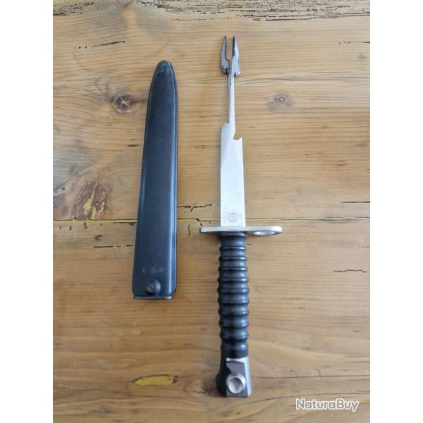 Ba�onnette suisse barbecue Wenger M57, con�ue pour fusil d'assaut suisse FASS 57 avec fourreau