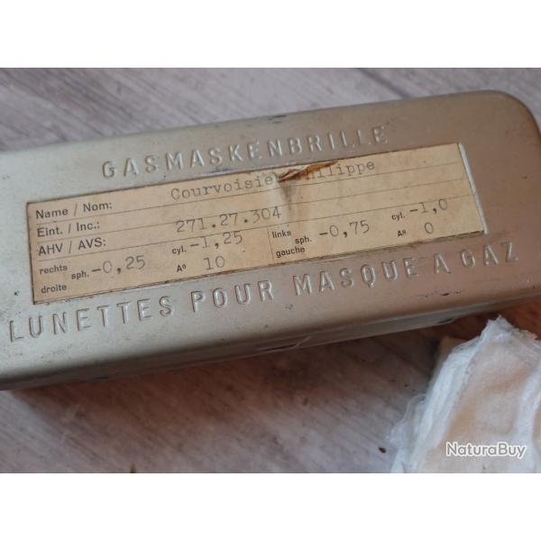 Boite avec lunettes / verres pour masque � gaz + notice. Dotation arm�e suisse.