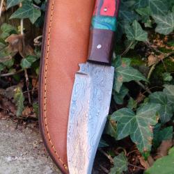 Skinner Bowie Couteau de Chasse Damas Lame 256 Couches Manche 2 Bois Fabric Artisanale Etui Cuir